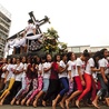 Odbywająca się 9 stycznia procesja z figurą Czarnego Nazarejczyka jest największa w Azji. Przez kilka godzin wędruje ulicami stolicy Filipin – Manili. W tym roku, kilka dni przed papieską wizytą, uczestniczyło w niej 5,5 mln osób