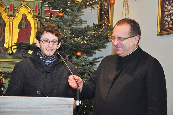 O „Sądeckim Sztetlu” mówił Łukasz Połomski. Obok o. Józef Polak SJ 