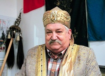  Ród Jerzego Szahuniewicza dysponuje dokumentami na potwierdzenie pochodzenia  od samego Czyngis-chana  