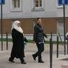 Francja - wzrasta wrogość wobec muzułmanów