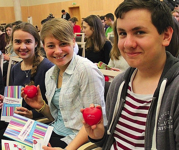  Uczestnicy konferencji dostali materiały edukacyjne o transplantacji i oświadczenia woli 