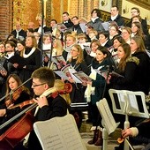 Przez sztukę muzycy akcentują potrzebę obrony życia każdego człowieka