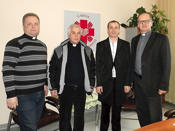  O trudnej sytuacji na Ukrainie rozmawiali (od lewej): ks. Robert Kowalski, ks. prał. Jurij Nagorny, Aleksander Mordyński i ks. Grzegorz Wójcik