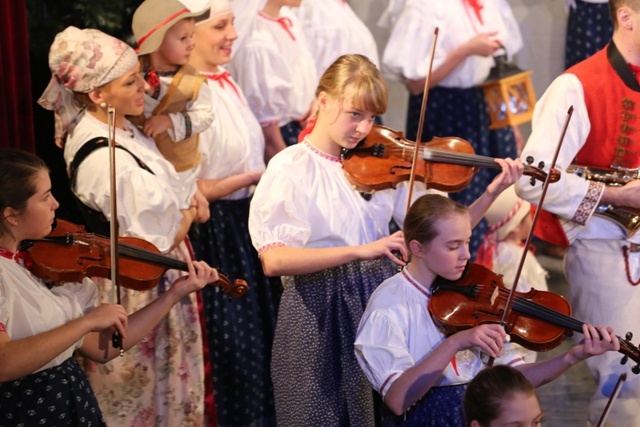 Zespół Teatralny Parafii św. Elżbiety na scenie