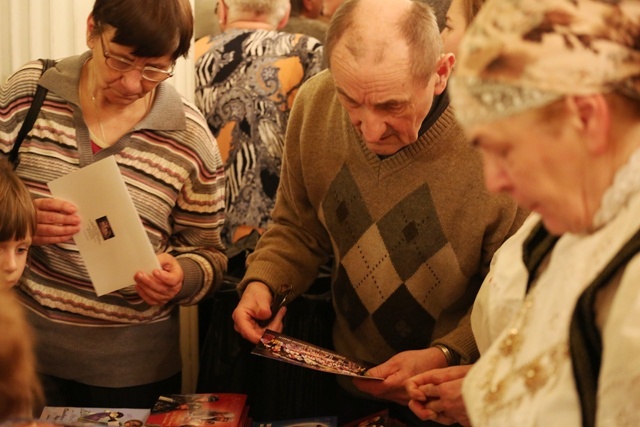 Zespół Teatralny Parafii św. Elżbiety na scenie