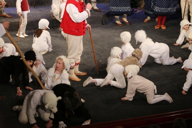 Zespół Teatralny Parafii św. Elżbiety na scenie