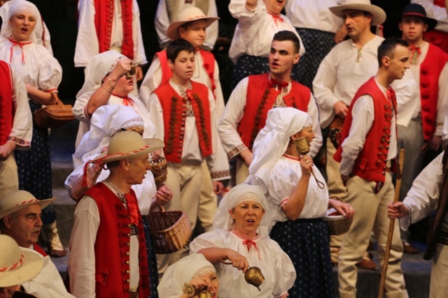 Zespół Teatralny Parafii św. Elżbiety na scenie