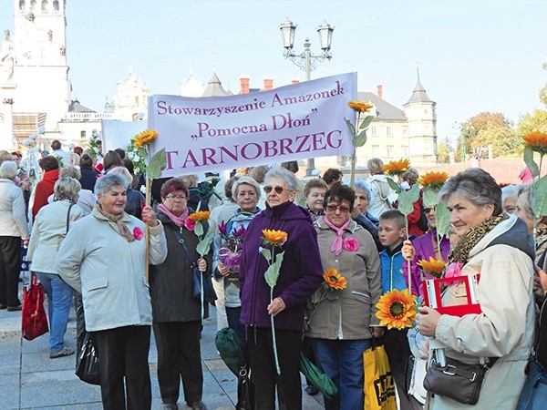  Każdego roku członkinie tarnobrzeskiego klubu uczestniczą w pielgrzymce amazonek na Jasną Górę