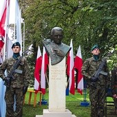 W parku Jordana 14 września  2014 roku odsłonięto pomnik o. Władysława Gurgacza – kapelana antykomunistycznej organizacji Polska Podziemna Armia Niepodległościowa, działającej na terenie Beskidu Sądeckiego