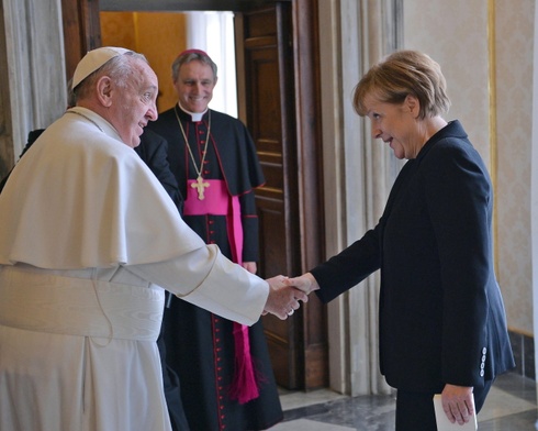 Franciszek przyjął na audiencji Merkel