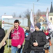 Czekając na ŚDM, młodzi cieszyniacy ruszyli na ulice z krzyżem, słowem Bożym i... popiołem