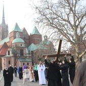 Z krzyżem i światłem na pięć kontynentów