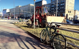 Właśnie powstaje brakująca ścieżka rowerowa wzdłuż ulicy Jana Pawła II