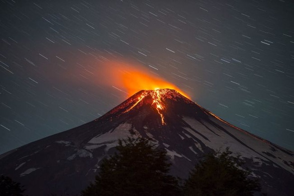 Tysiące ewakuowanych po erupcji wulkanu