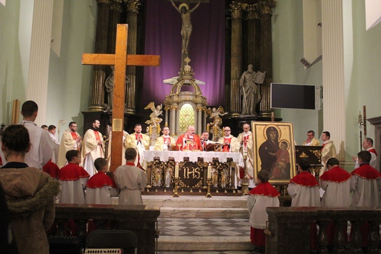 Krzyż ŚDM i ikona Matki Bożej w Cieszynie