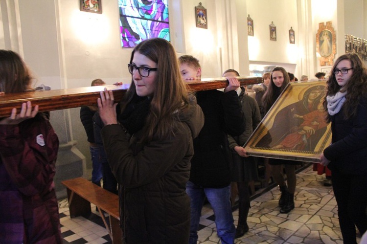 Krzyż ŚDM i ikona Matki Bożej w Wiśle