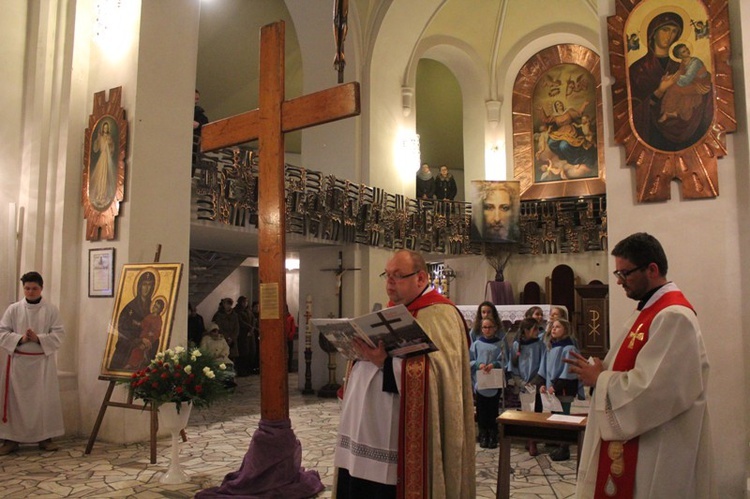 Krzyż ŚDM i ikona Matki Bożej w Wiśle