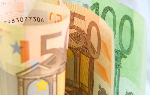 Europa daje się zwodzić kultowi pieniądza