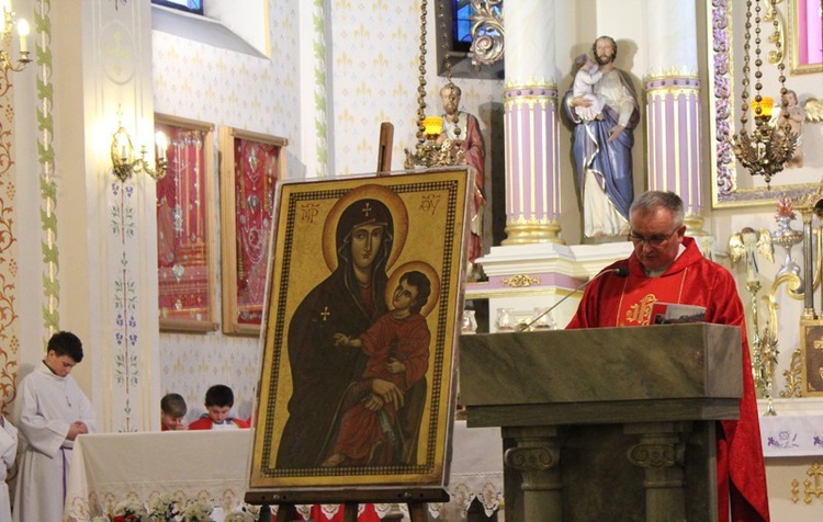 Krzyż ŚDM i ikona Matki Bożej w Rajczy