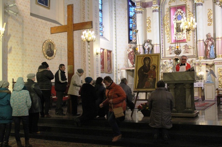 Krzyż ŚDM i ikona Matki Bożej w Rajczy