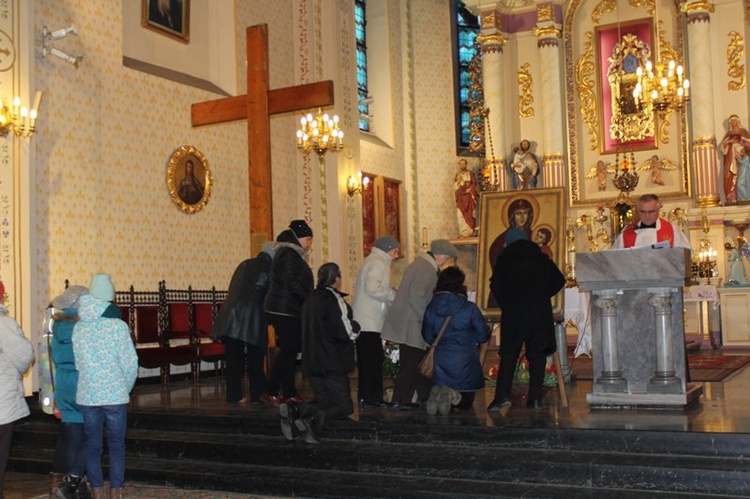 Krzyż ŚDM i ikona Matki Bożej w Rajczy