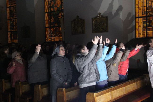 Wielkopostne czuwanie przy Krzyżu