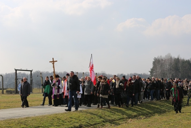 Droga Krzyżowa o trzeźwość narodu w KL Auschwitz-Birkenau