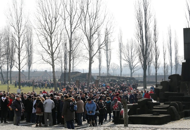 Droga Krzyżowa o trzeźwość narodu w KL Auschwitz-Birkenau