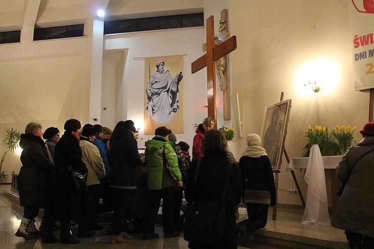 Krzyż i ikona Matki Bożej w Szczyrku