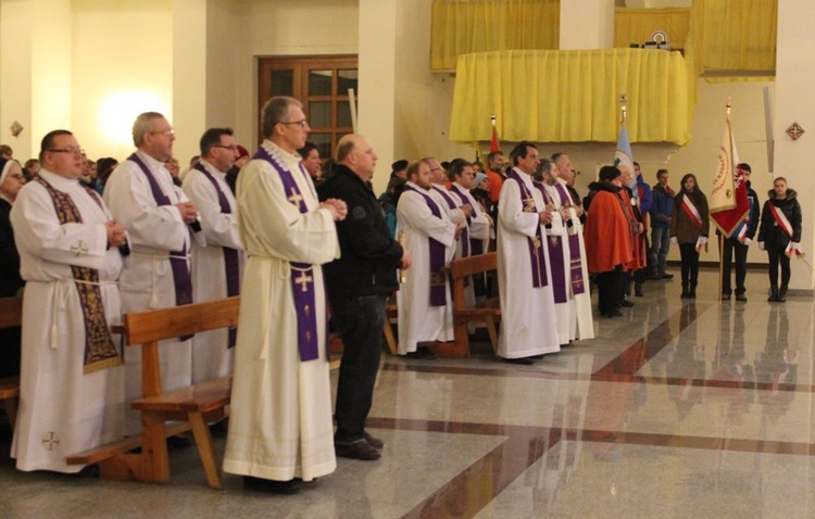 Krzyż i ikona Matki Bożej w Szczyrku