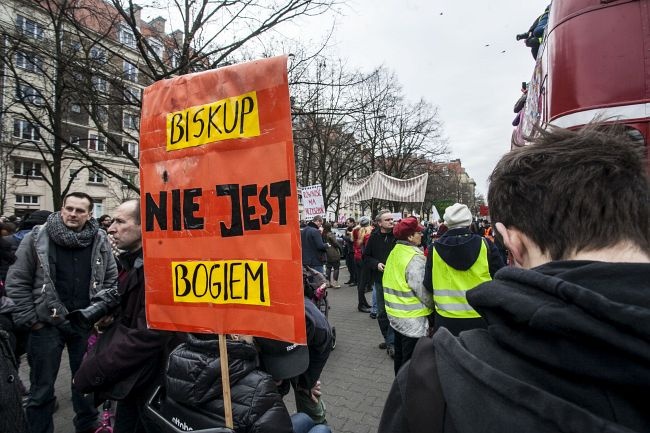 Dziwne hasła na Manifie