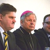  Gospodarze narady (od lewej): Leszek Ruszczyk, bp Henryk Tomasik i Radosław Witkowski