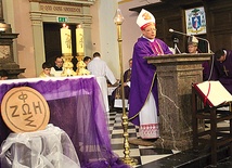  Podczas Mszy św. poprzedzającej sympozjalną dyskusję bp Grzegorz Ryś  wygłosił kazanie w płockiej farze