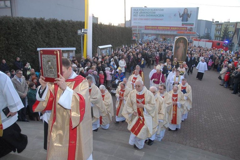 Procesja do kościoła