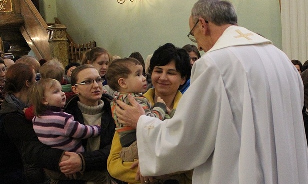 Mamy małych dzieci boją się chodzić na Mszę św. żeby maluchy nie przeszkadzały innym. Na tych rekolekcjach nie musiały się  martwić