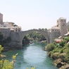 Mostar. Most łączący część chrześcijańską i muzułmańską miasta