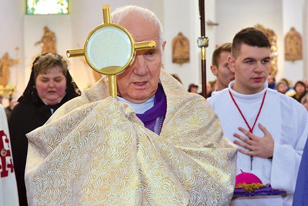  Modlitwom przewodniczył bp Ignacy Dec