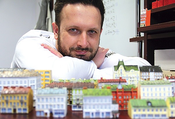 Paweł Chmurzyński odtworzył już 70 budynków dawnej Marszałkowskiej