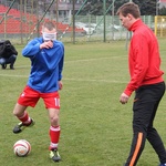 Trening piłkarzy Śląska Wrocław z niewidomą kadrą Polski