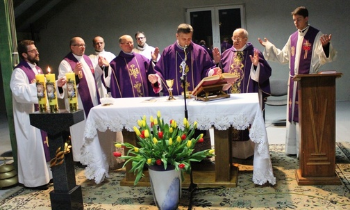 Eucharystia pod przewodnictwem bpa Romana Pindla rozpoczeła uroczystości w "Nadziei"