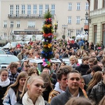 Niedziela Palmowa - młodzi z biskupem