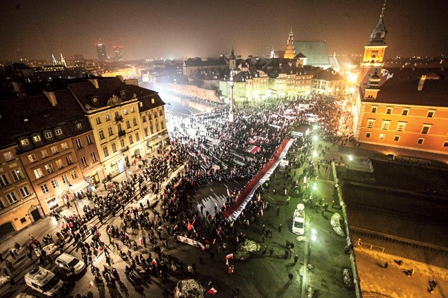 Wieczorem po Mszy św. z archikatedry warszawskiej przed Pałac Prezydencki wyruszy marsz z portretami ofiar katastrofy smoleńskiej