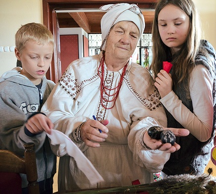  Lasowiaczki z Baranowa przekazują tradycje ludowe najmłodszym