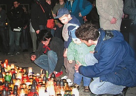 2 kwietnia 2005 r. pod katedrą św.  Mikołaja w Bielsku-Białej