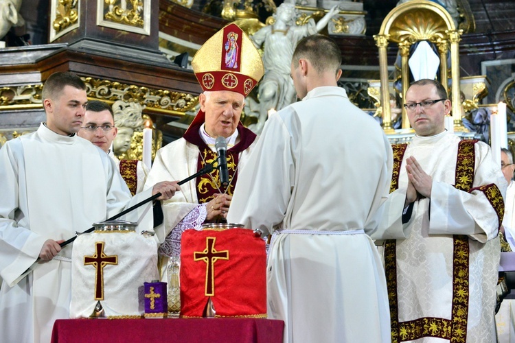 Wielki Czwartek - poświęcenie olejów