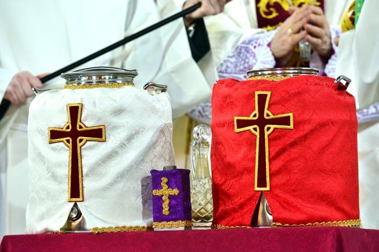 Wielki Czwartek - poświęcenie olejów