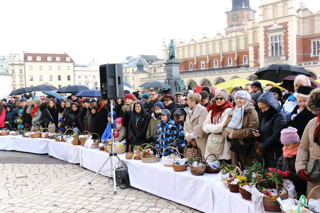 Święcenie pokarmów wielkanocnych. Kraków - 2015