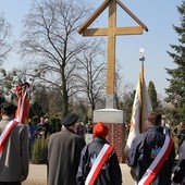 Krzyż Pamięci niczym pomost historii