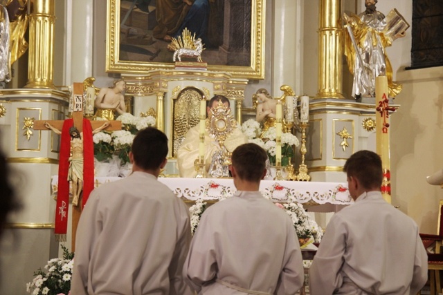 Wieczór uwielbienia Bożego Miłosierdzia w Zabrzegu