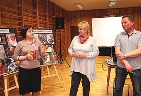  Spotkanie przygotowała Magdalena Kaźmierczak (pierwsza z lewej). Prelekcję o małżeństwie wygłosili Grażyna i Krzysztof Kowalscy
